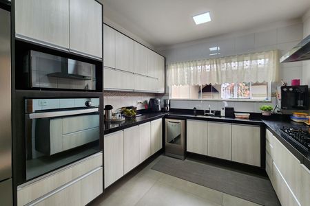 Casa à venda com 267m², 3 quartos e 4 vagas Casa à venda com 267m², 3 quartos e 4 vagasCozinha