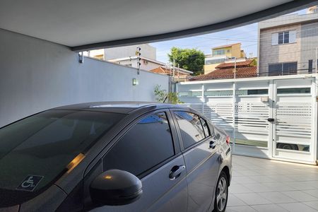 Casa à venda com 267m², 3 quartos e 4 vagas Casa à venda com 267m², 3 quartos e 4 vagasGaragem