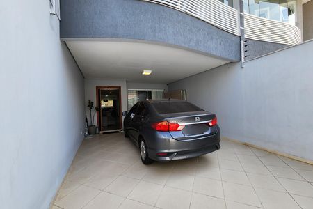 Casa à venda com 267m², 3 quartos e 4 vagas Casa à venda com 267m², 3 quartos e 4 vagasGaragem
