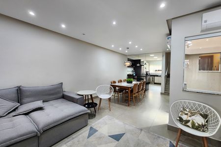 Casa à venda com 267m², 3 quartos e 4 vagas Casa à venda com 267m², 3 quartos e 4 vagasSala