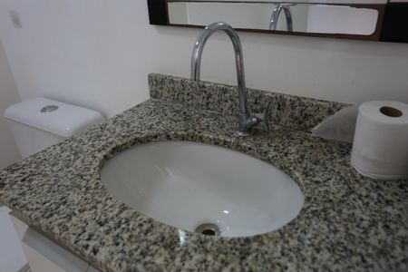 Lavabo de apartamento à venda com 2 quartos, 73m² em Vila Suzana, São Paulo