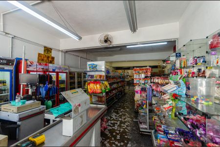 Casa à venda com 230m², 3 quartos e 5 vagasMercado