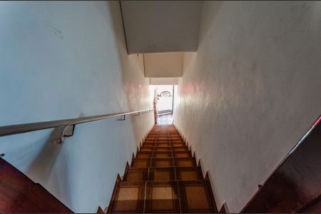 Casa à venda com 230m², 3 quartos e 5 vagasEscada