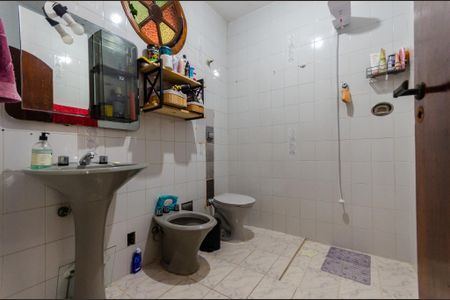 Casa à venda com 230m², 3 quartos e 5 vagasBanheiro de serviço