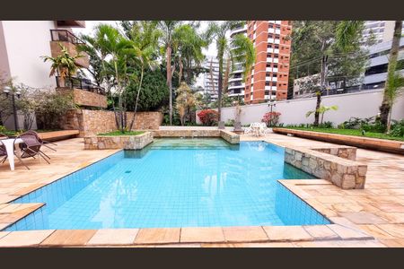 Apartamento para alugar com 205m², 3 quartos e 3 vagas Apartamento para alugar com 205m², 3 quartos e 3 vagasÁrea comum - Piscina