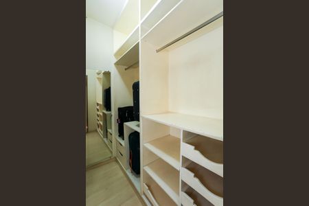 Apartamento para alugar com 205m², 3 quartos e 3 vagas Apartamento para alugar com 205m², 3 quartos e 3 vagasCloset da suíte 3