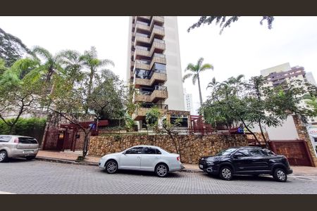 Apartamento para alugar com 205m², 3 quartos e 3 vagas Apartamento para alugar com 205m², 3 quartos e 3 vagasFachada