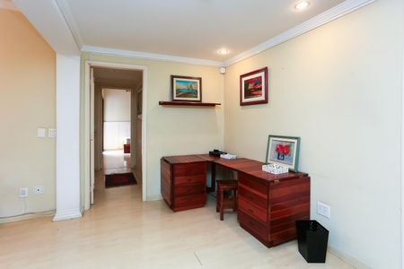 Apartamento para alugar com 205m², 3 quartos e 3 vagas Apartamento para alugar com 205m², 3 quartos e 3 vagasEscritório