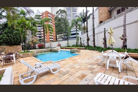 Apartamento para alugar com 205m², 3 quartos e 3 vagas Apartamento para alugar com 205m², 3 quartos e 3 vagasÁrea comum - Piscina