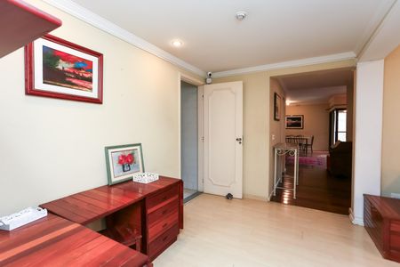 Apartamento para alugar com 205m², 3 quartos e 3 vagas Apartamento para alugar com 205m², 3 quartos e 3 vagasEscritório