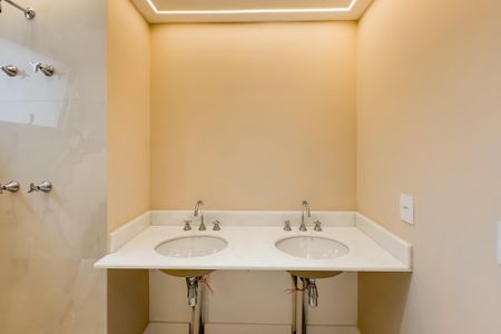 Apartamento à venda com 81m², 2 quartos e 1 vaga Apartamento à venda com 81m², 2 quartos e 1 vagaBanheiro da Suíte 2