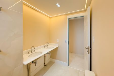 Apartamento à venda com 81m², 2 quartos e 1 vaga Apartamento à venda com 81m², 2 quartos e 1 vagaBanheiro da Suíte 2