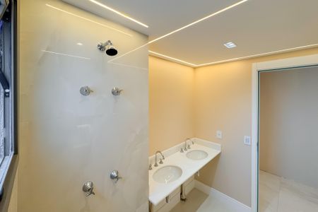 Apartamento à venda com 81m², 2 quartos e 1 vaga Apartamento à venda com 81m², 2 quartos e 1 vagaBanheiro da Suíte 2