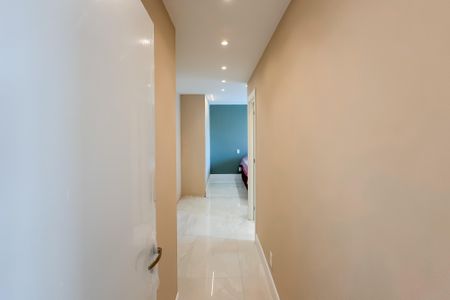 Apartamento à venda com 81m², 2 quartos e 1 vaga Apartamento à venda com 81m², 2 quartos e 1 vagaCorredor