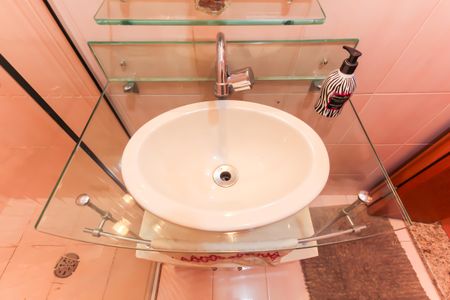 Apartamento à venda com 82m², 2 quartos e 1 vaga Apartamento à venda com 82m², 2 quartos e 1 vagaBanheiro Social