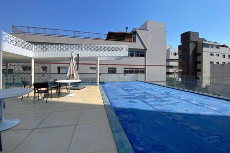 Apartamento à venda com 238m², 4 quartos e 5 vagasÁrea comum - Piscina