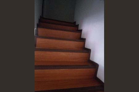 Escada de casa à venda com 2 quartos, 86m² em Padroeira, Osasco