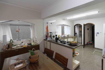 Casa à venda com 450m², 6 quartos e 8 vagasCozinha