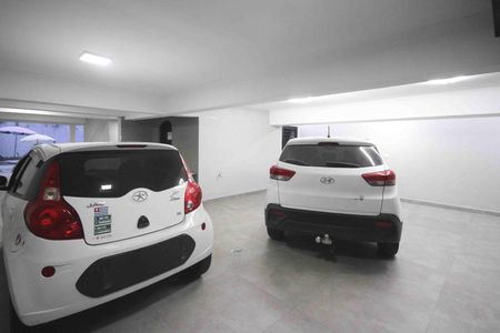 Casa à venda com 450m², 4 quartos e 8 vagas Casa à venda com 450m², 4 quartos e 8 vagasGaragem