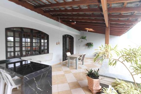 Casa à venda com 450m², 6 quartos e 8 vagasVaranda