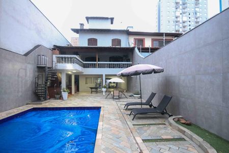 Casa à venda com 450m², 4 quartos e 8 vagas Casa à venda com 450m², 4 quartos e 8 vagasPiscina