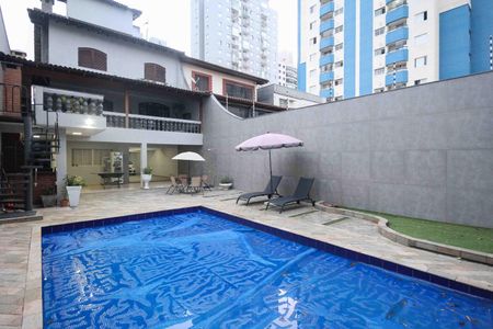 Casa à venda com 450m², 4 quartos e 8 vagas Casa à venda com 450m², 4 quartos e 8 vagasPiscina