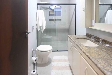 Casa à venda com 450m², 4 quartos e 8 vagas Casa à venda com 450m², 4 quartos e 8 vagasBanheiro Social