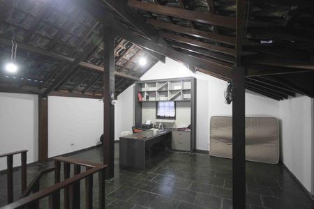 Casa à venda com 450m², 4 quartos e 8 vagas Casa à venda com 450m², 4 quartos e 8 vagasSoton