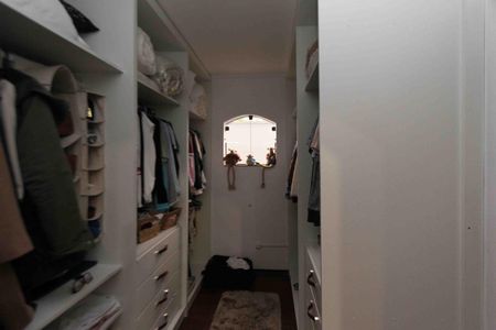 Casa à venda com 450m², 6 quartos e 8 vagasCloset da Suíte