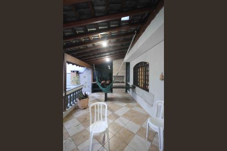 Casa à venda com 450m², 4 quartos e 8 vagas Casa à venda com 450m², 4 quartos e 8 vagasVaranda Sala 02