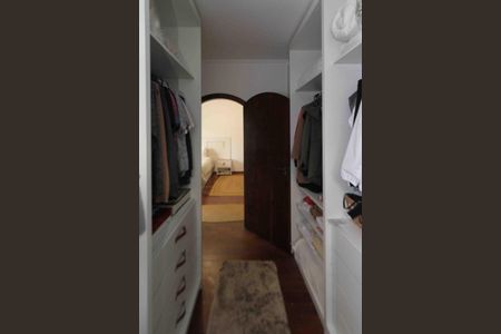 Casa à venda com 450m², 6 quartos e 8 vagasCloset da Suíte