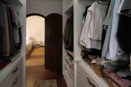 Casa à venda com 450m², 6 quartos e 8 vagasCloset da Suíte