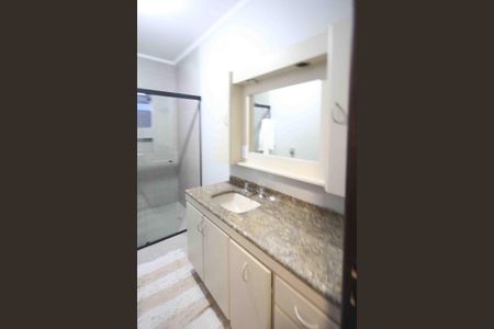 Casa à venda com 450m², 4 quartos e 8 vagas Casa à venda com 450m², 4 quartos e 8 vagasBanheiro Social