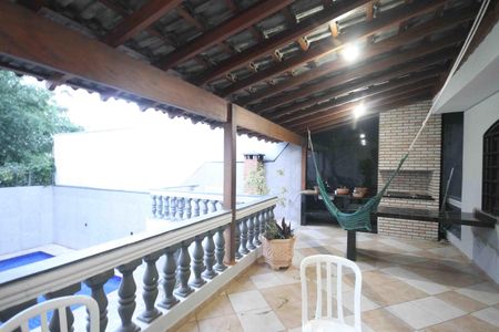 Casa à venda com 450m², 4 quartos e 8 vagas Casa à venda com 450m², 4 quartos e 8 vagasVaranda Sala 02