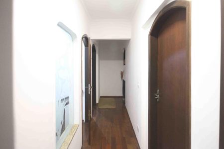 Casa à venda com 450m², 4 quartos e 8 vagas Casa à venda com 450m², 4 quartos e 8 vagasCorredor