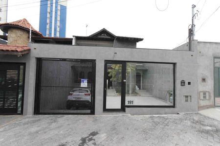 Casa à venda com 450m², 6 quartos e 8 vagasFachada