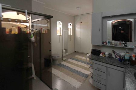 Casa à venda com 450m², 6 quartos e 8 vagasBanheiro da Suíte