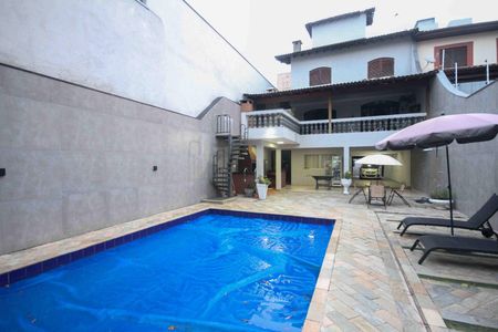 Casa à venda com 450m², 4 quartos e 8 vagas Casa à venda com 450m², 4 quartos e 8 vagasPiscina