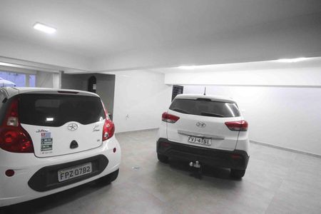 Casa à venda com 450m², 3 quartos e 8 vagas Casa à venda com 450m², 3 quartos e 8 vagasGaragem