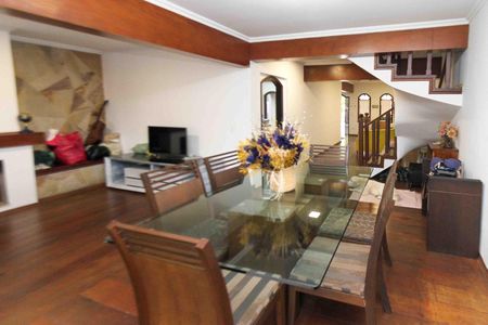 Casa à venda com 450m², 6 quartos e 8 vagasSala de Jantar