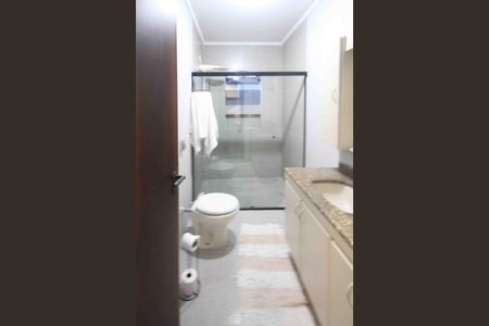 Casa à venda com 450m², 4 quartos e 8 vagas Casa à venda com 450m², 4 quartos e 8 vagasBanheiro Social