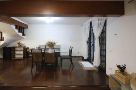 Casa à venda com 450m², 4 quartos e 8 vagas Casa à venda com 450m², 4 quartos e 8 vagasSala de Jantar