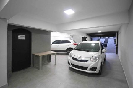Casa à venda com 450m², 4 quartos e 8 vagas Casa à venda com 450m², 4 quartos e 8 vagasGaragem
