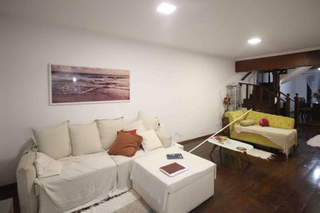 Casa à venda com 450m², 4 quartos e 8 vagas Casa à venda com 450m², 4 quartos e 8 vagasSala