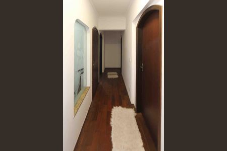 Casa à venda com 450m², 6 quartos e 8 vagasCorredor