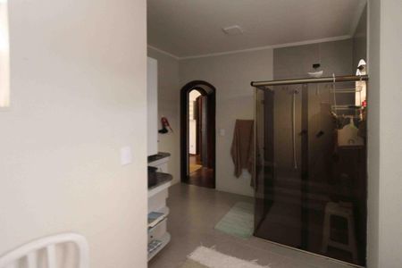 Casa à venda com 450m², 6 quartos e 8 vagasBanheiro da Suíte