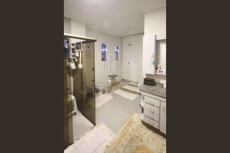 Casa à venda com 450m², 4 quartos e 8 vagas Casa à venda com 450m², 4 quartos e 8 vagasBanheiro da Suíte