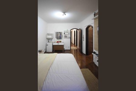 Casa à venda com 450m², 4 quartos e 8 vagas Casa à venda com 450m², 4 quartos e 8 vagasSuíte