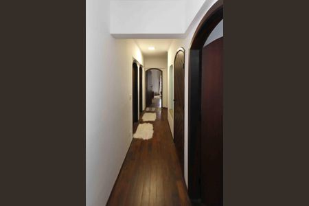 Casa à venda com 450m², 6 quartos e 8 vagasCorredor