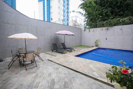 Casa à venda com 450m², 4 quartos e 8 vagas Casa à venda com 450m², 4 quartos e 8 vagasPiscina